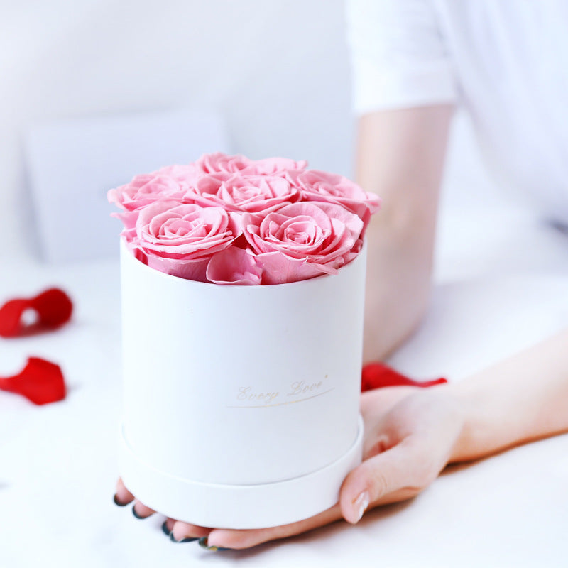 Luxusný box s večnými ružami – darček, ktorý vydrží 🌹✨