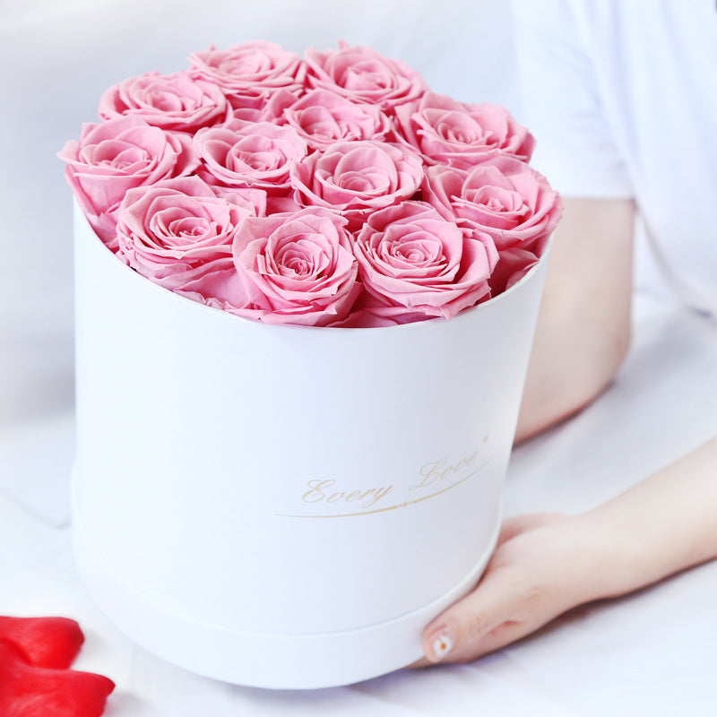 Luxusný box s večnými ružami – darček, ktorý vydrží 🌹✨