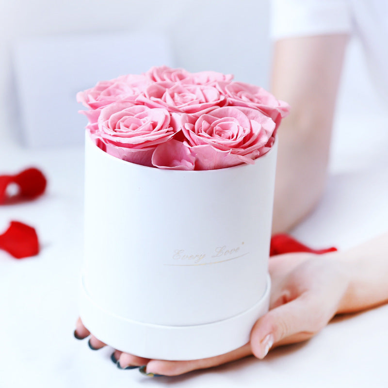 Luxusný box s večnými ružami – darček, ktorý vydrží 🌹✨