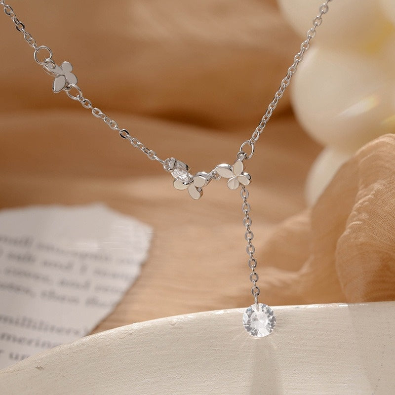 Jemný náramok na nohu s motýľom – elegantný letný šperk 🦋