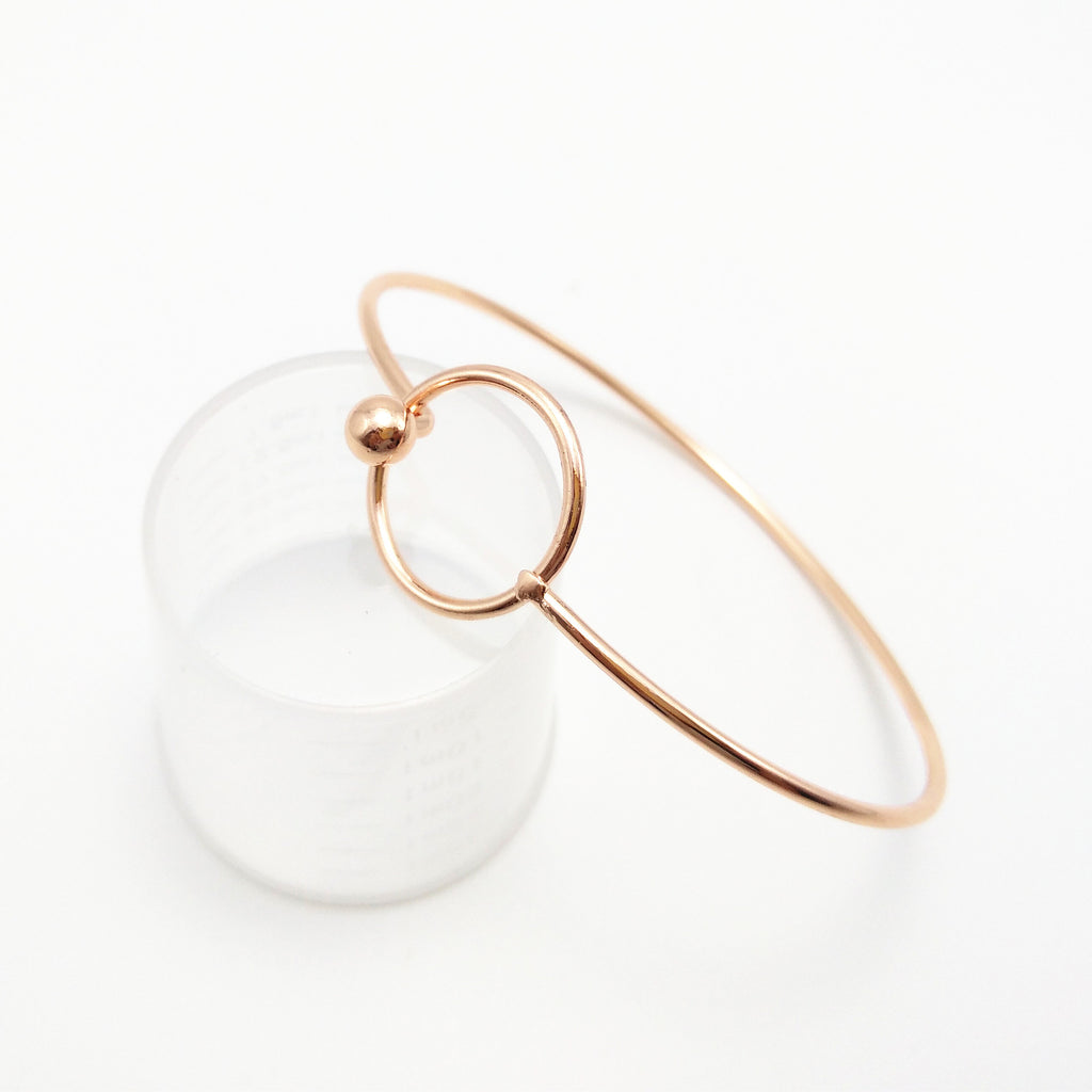 Minimalistický zlatý náramok – elegancia na každý deň ✨