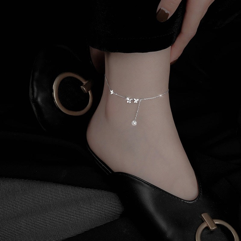 Jemný náramok na nohu s motýľom – elegantný letný šperk 🦋