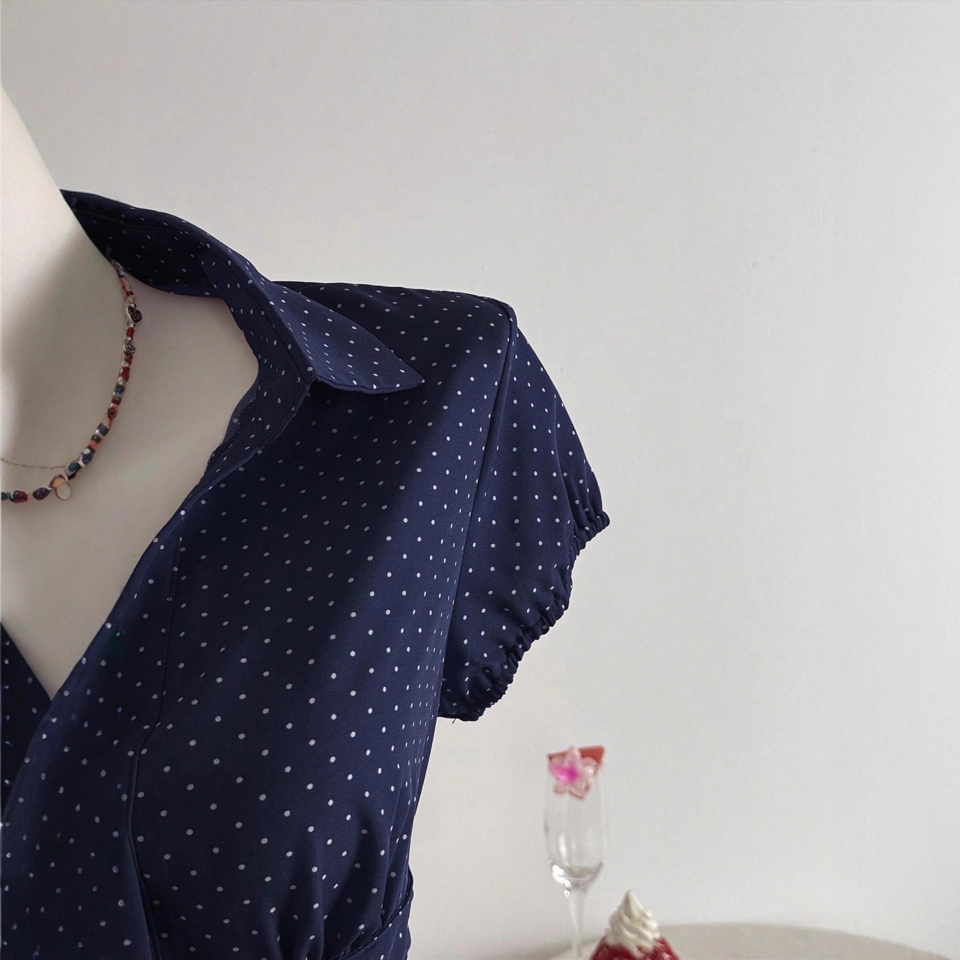Dámska košeľa Slim Fit s bodkami – ženský elegantný štýl