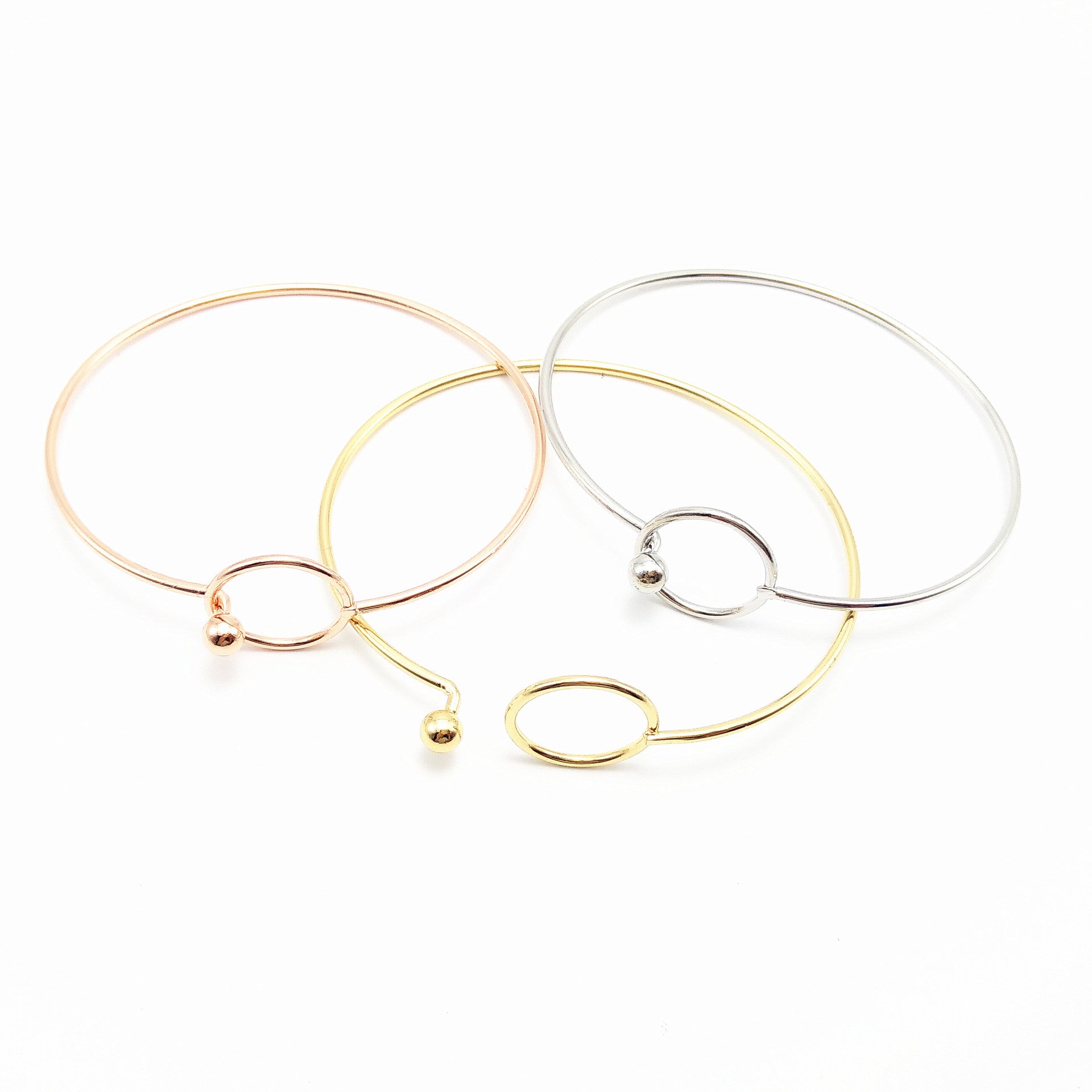 Minimalistický zlatý náramok – elegancia na každý deň ✨