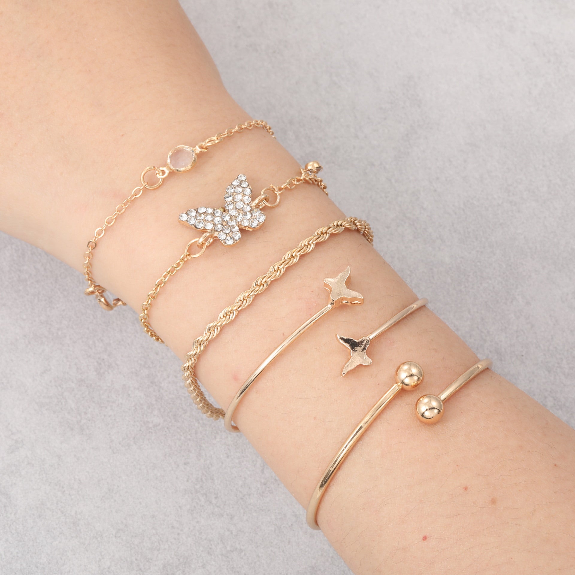 Set jemných náramkov – trendy vrstvené šperky ✨