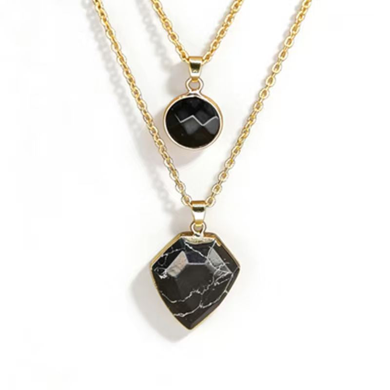 Fashionable Rhombus-shaped Teardrop Necklace With Red Inlaid Stones