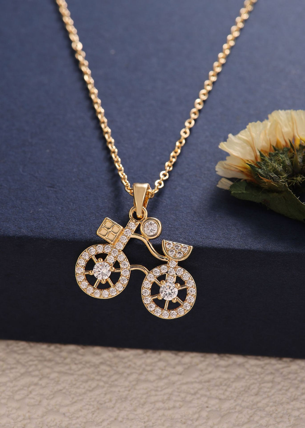 Romantický náhrdelník bicykel – symbol slobody a lásky 💛