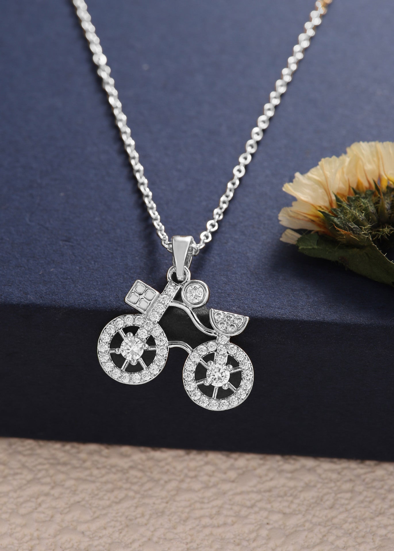 Romantický náhrdelník bicykel – symbol slobody a lásky 💛